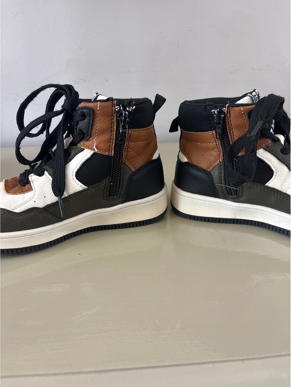 UNLTD High Top Sneakers in Multi-Color with Zipper Detail Boys Size 12 Kids - Picture 4 of 7